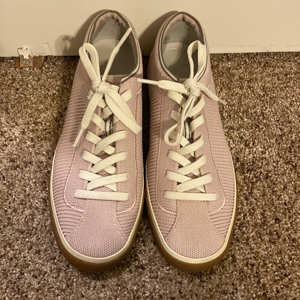 Rothy’s lace up sneaker Lilac